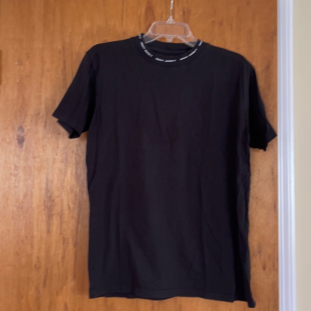 Men’s Black Tshirt With Collar Decal